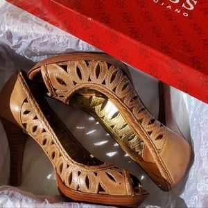 Guess By Marciano Natural Raise Pump Medium Natural Leather SIZE: 6